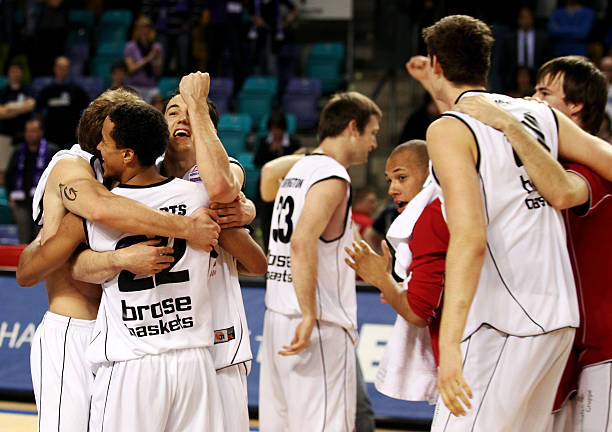 员在场上 员在场上